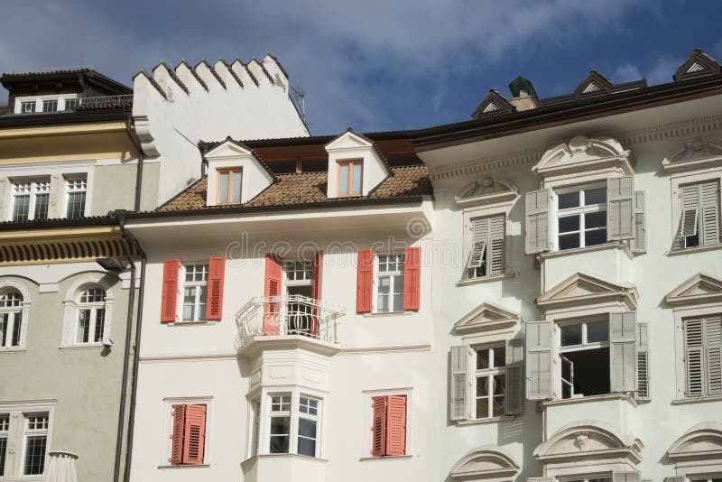 Appartements à Bolzano, Italie image libre de droits Appartements à Bolzano, Italie image libre de droits