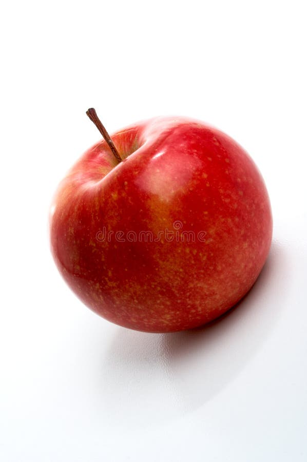 Uno mela sul bianco.