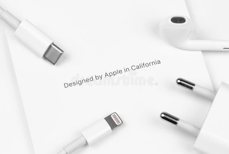 Наушники apple type c. Наушники эпл проводные тайп си. Apple TYPEC to Lightning 1 m,. Хвостик Apple на коробке кабель.