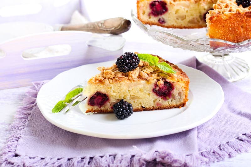 Apple and blackberry cake stock image. Image of streusel 43535017