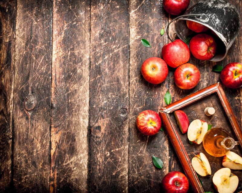 Apple cider vinegar, red apples in the old tray .
