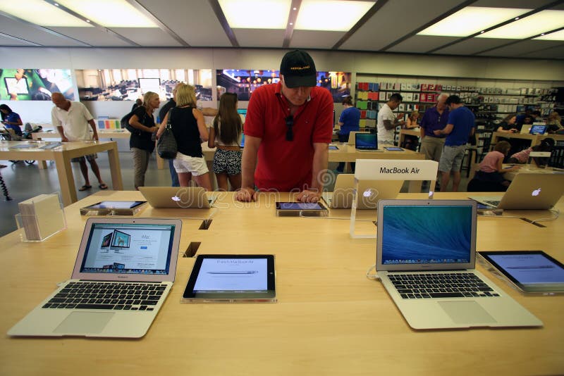 Computers for Sale in a Computer Store Editorial Image - Image of computer,  computers: 135429635