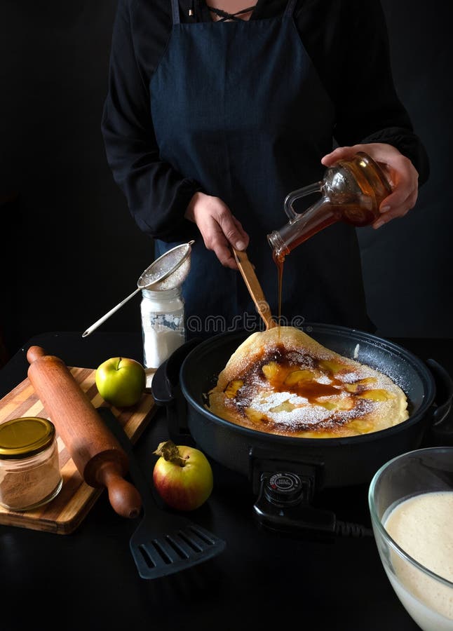 Apple Dutch Pancake Pan Pannekoek Electric Bag Craft Box Delivery  Netherlands Stock Image - Image of bake, amsterdam: 183779049