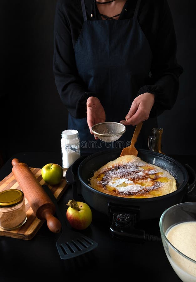 Apple Dutch Pancake Pan Pannekoek Electric Bag Craft Box Delivery  Netherlands Stock Photo - Image of gourmet, deliver: 183779042