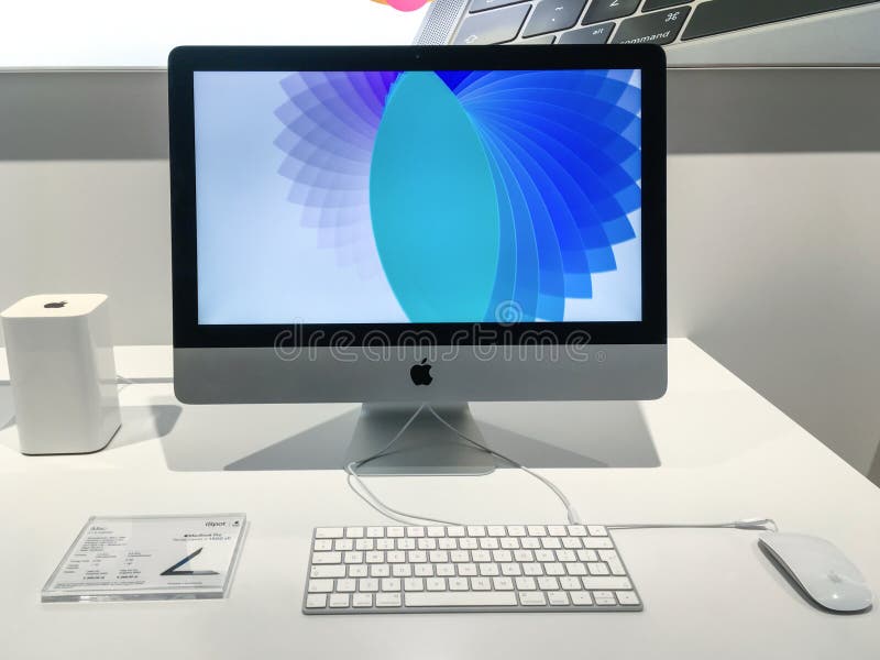 Apple iMac για την πώληση στοκ εικόνες Apple iMac για την πώληση στοκ εικόνες