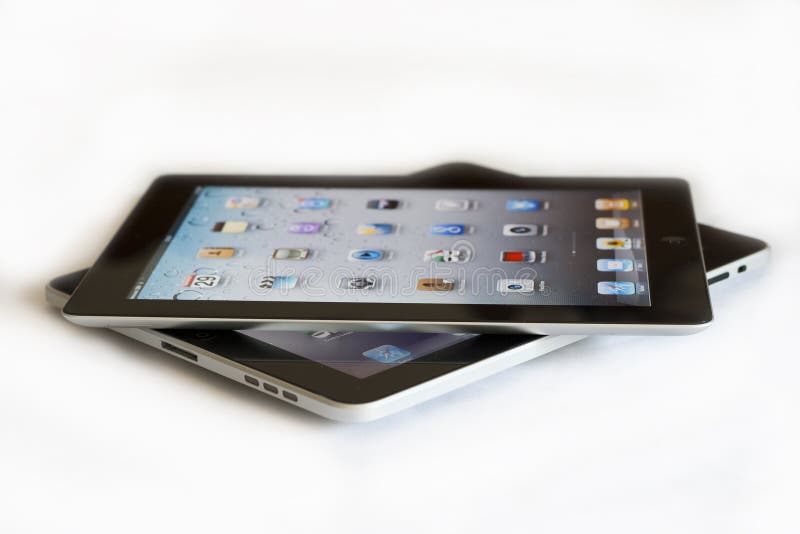 Apple Ipad 2 contre Ipad 1 image stock Apple Ipad 2 contre Ipad 1 image stock