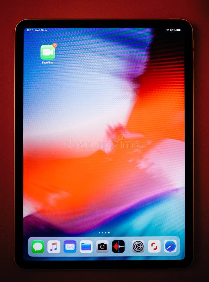 Apple iPad som är pro- med FaceTime royaltyfri fotografi Apple iPad som är pro- med FaceTime royaltyfri fotografi