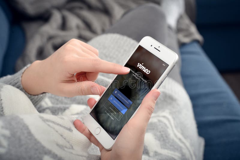 Apple iPhone 8 Plus met het Vimeo-netwerk royalty-vrije stock foto