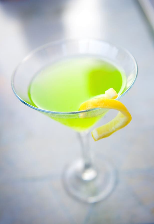 Apple martini con una torsione del limone