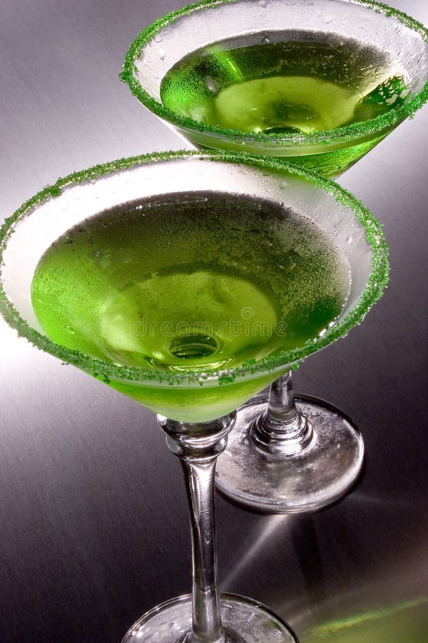Download Apple Martini verde foto de stock. Imagem de dois, bebida - 527620