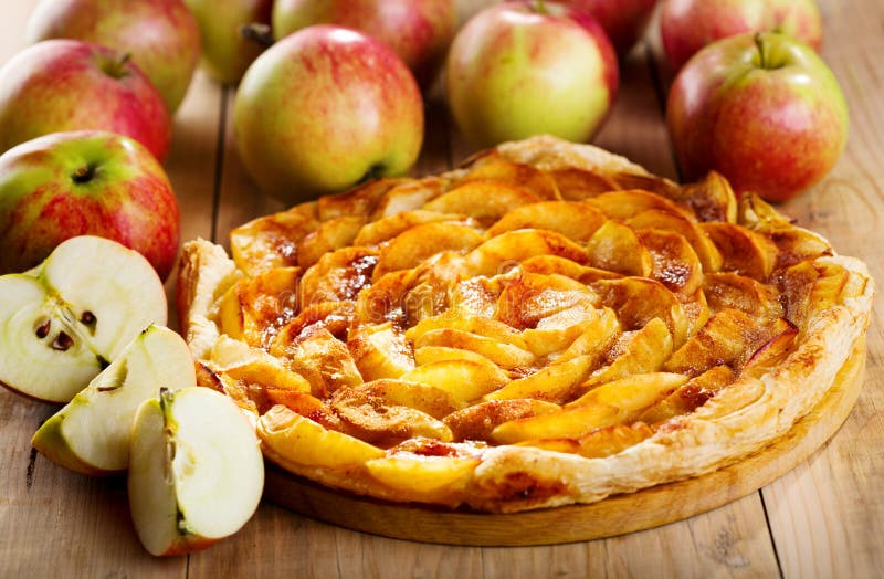 Apple pie with fresh fruits