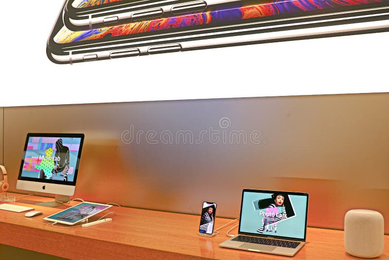 Apple Store at Fashion Show Mall Editorial Image - Image of