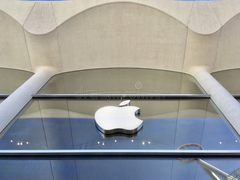 Apple Store in Aventura, Florida Editorial Photo - Image of shop, customer:  163001621