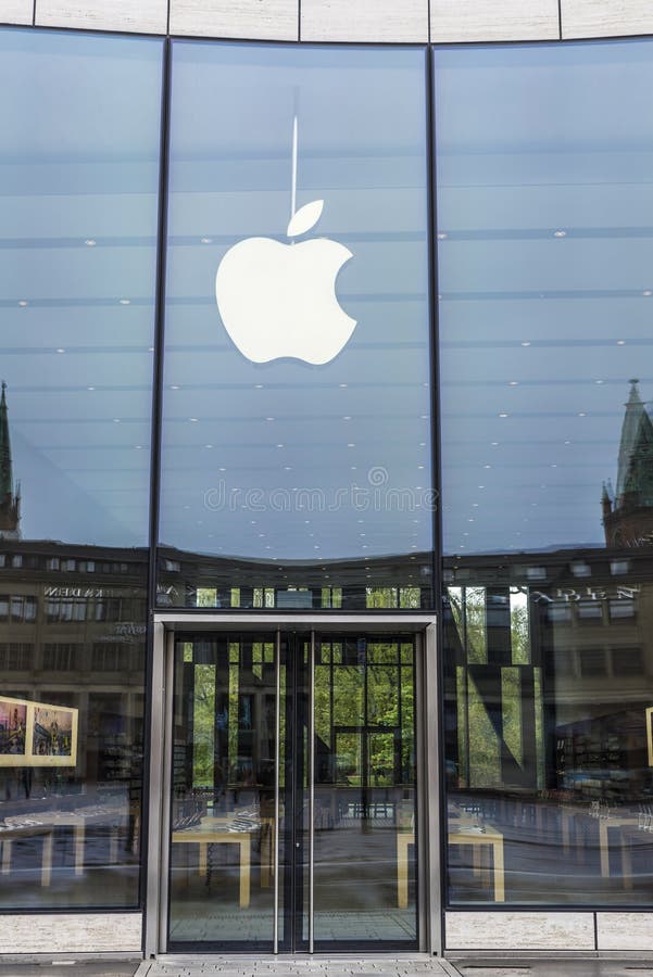 Apple Store in Manhattan, New York City, USA Editorial Stock Image - Image  of company, district: 149293529