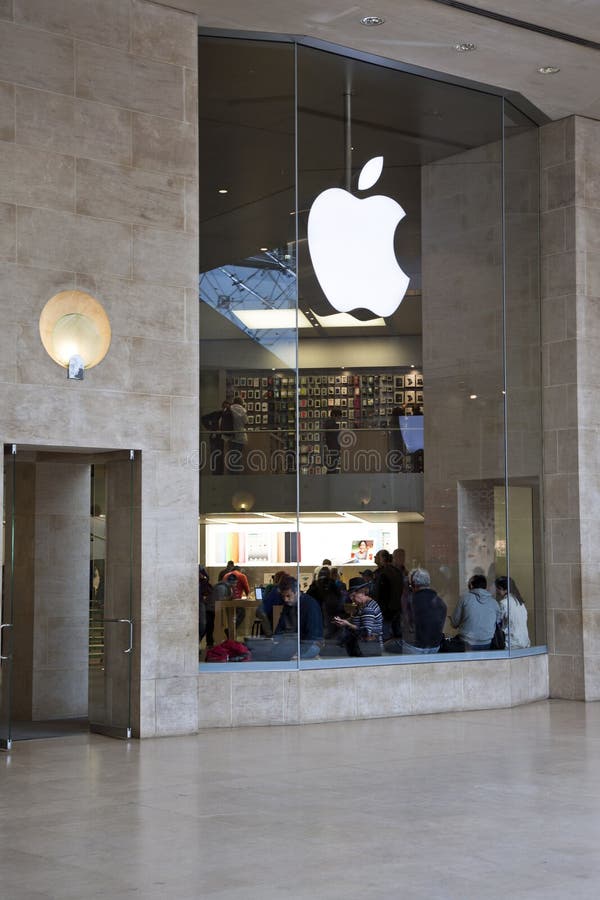 Apple Retail Store editorial photo. Image of computers - 71434266