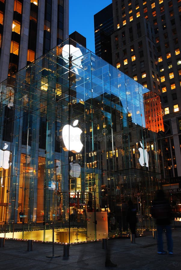 Apple store new york city hi-res stock photography and images - Alamy