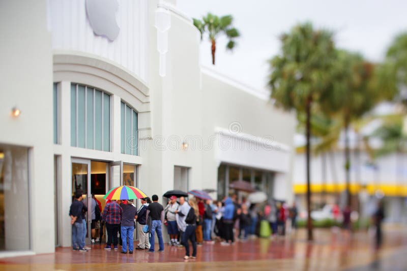 Apple Store On Lincoln Road Mall Miami Beach Usa Stock Photo - Download  Image Now - Apple Store, Florida - US State, Architecture - iStock