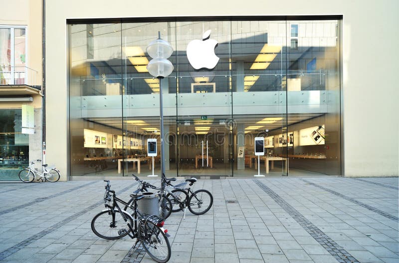 Apple store in Munich editorial stock photo. Image of software 21936058