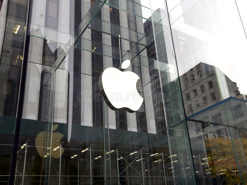 Apple Retail Store Entrance – Stock Editorial Photo © wolterke #87900466