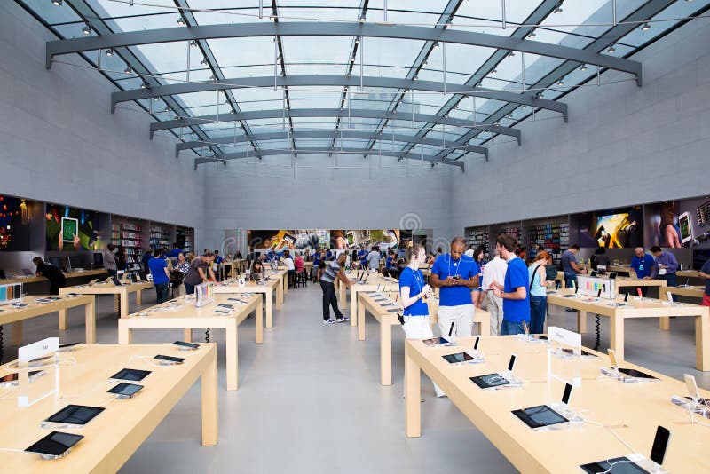 Apple Store On Third Promenade Street Santa Monica Usa Stock Photo -  Download Image Now - iStock