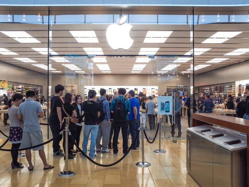 Orlando, FL USA - October 19, 2021: The interior of an Apple Store in  Orlando, Florida Stock Photo - Alamy