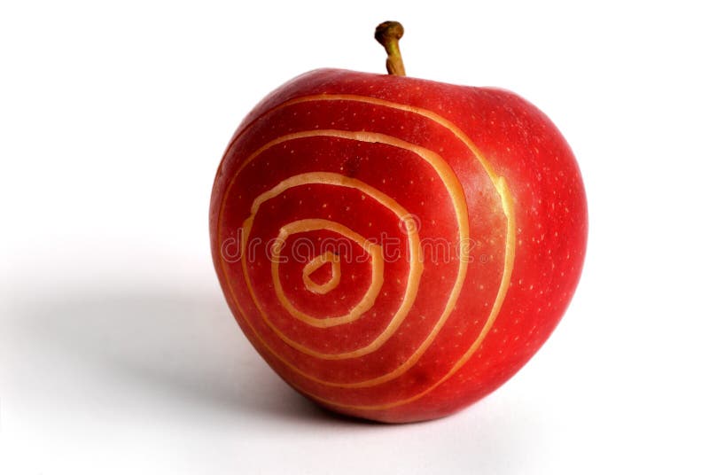 Die big red apple mit dem Bild von einem Ziel.