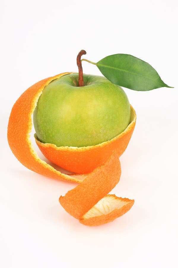 Apple w łupie od pomarańcze fotografia royalty free Apple w łupie od pomarańcze fotografia royalty free