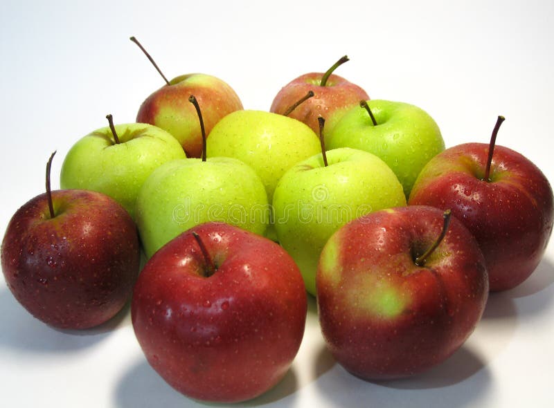 Apple é o fruto do número um na dieta humana básica O gosto e os benefícios deste fruto disponível ganharam-lhe tal extrao fotografia de stock royalty free Apple é o fruto do número um na dieta humana básica O gosto e os benefícios deste fruto disponível ganharam-lhe tal extrao fotografia de stock royalty free