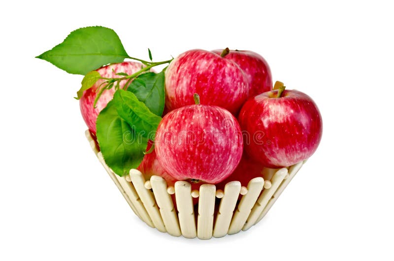 Apples fresh red in a wooden basket