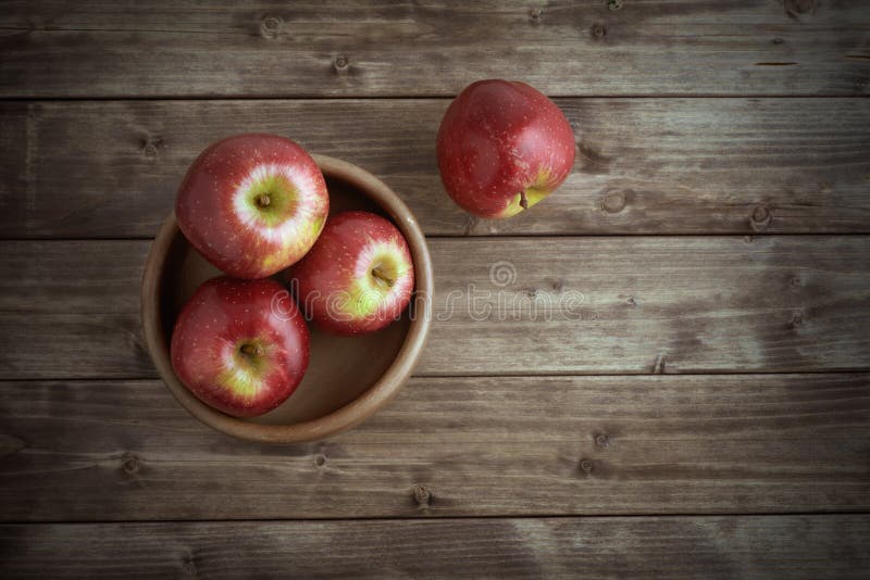 Apples in a wooden saucer