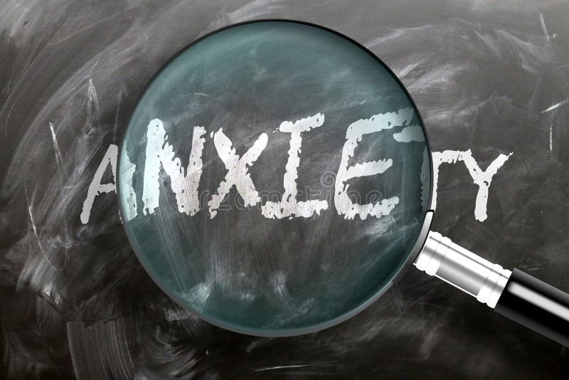 Apprendre, étudier et inspecter l'anxiété - représenté comme une loupe agrandissant l'anxiété des mots, symbolisant la recherche, image libre de droits Apprendre, étudier et inspecter l'anxiété - représenté comme une loupe agrandissant l'anxiété des mots, symbolisant la recherche, image libre de droits