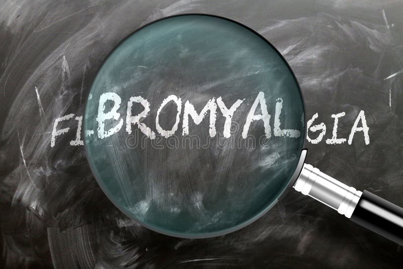 Apprendre, étudier et inspecter la fibromyalgie - image d'une loupe agrandissant le mot fibromyalgie, symbolisant la recherche, photo stock Apprendre, étudier et inspecter la fibromyalgie - image d'une loupe agrandissant le mot fibromyalgie, symbolisant la recherche, photo stock