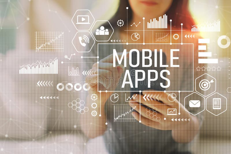 App per dispositivi mobili con una donna che usa uno smartphone fotografie stock