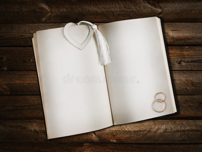 Apra il libro con il segnalibro del cuore