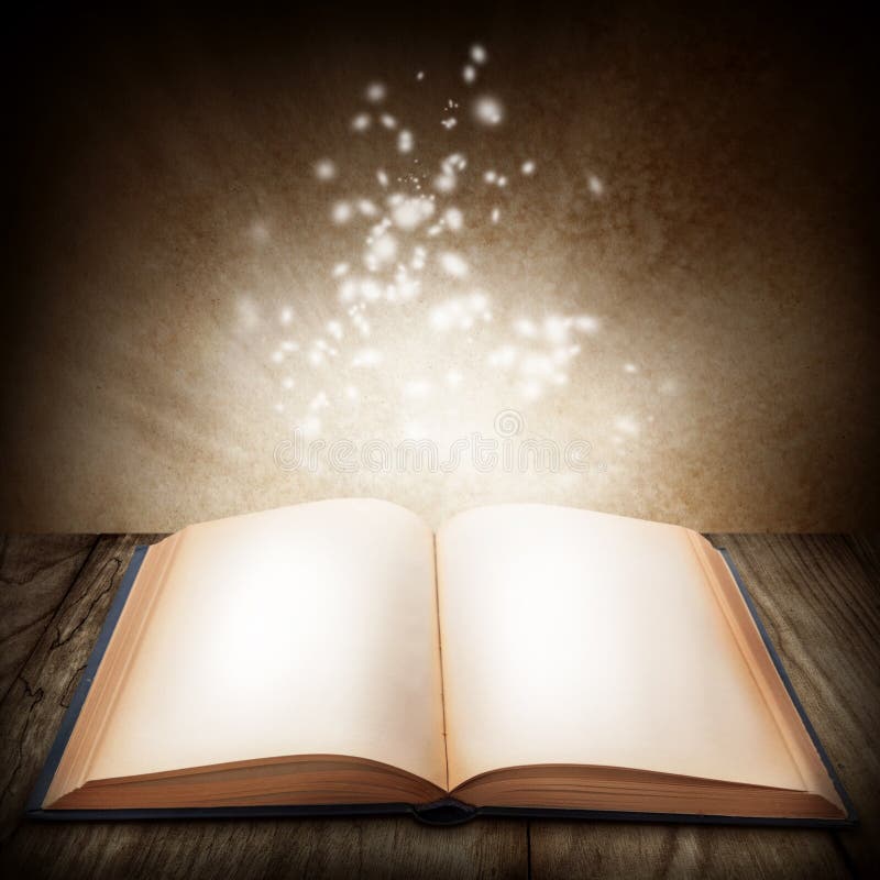 Apra il libro magico immagini stock libere da diritti