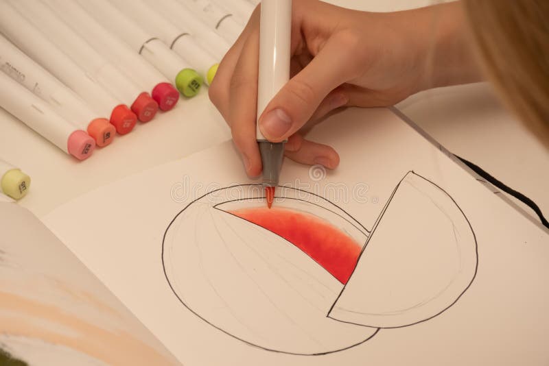  Aprenda a Dibujar Con Marcadores De Dibujo De Boceto Basados En Alcohol Para Ilustradores Y Diseñadores Gráficos. Dibujo a Mano Sa Foto de archivo