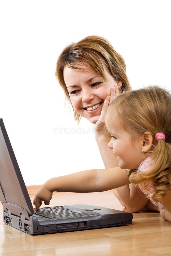 Aprendizagem usar um computador foto de stock royalty free Aprendizagem usar um computador foto de stock royalty free