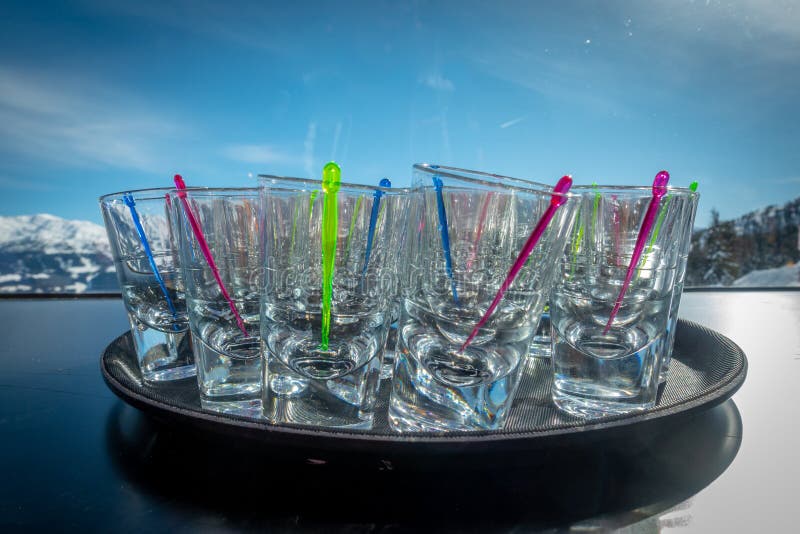 Apreski het drinken alcohol stock afbeeldingen Apreski het drinken alcohol stock afbeeldingen
