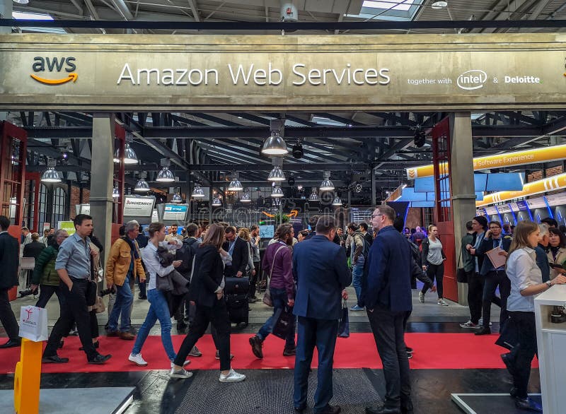April 2019 - Hannover, Deutschland: Großer Stand von Amazonas-Webservices im Hannover Messe