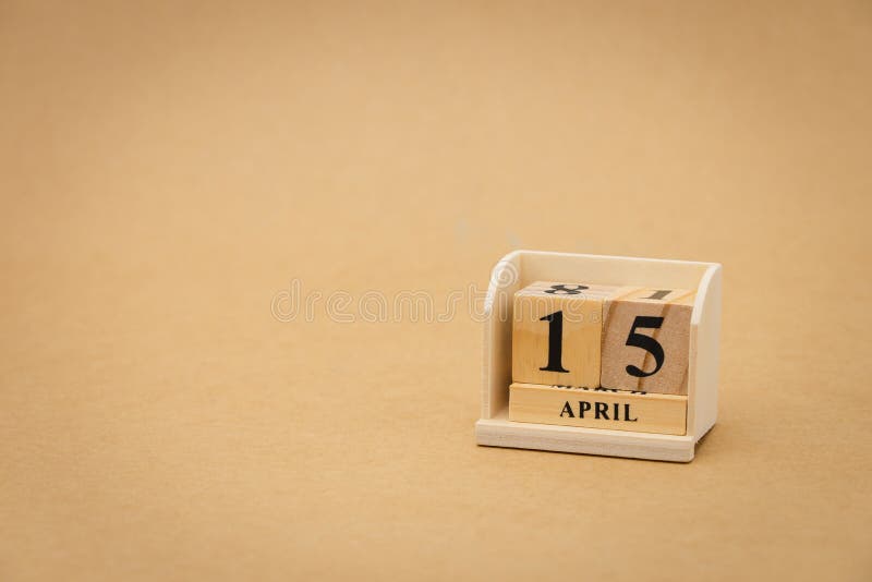 15. April: hölzerner Kalender auf hölzernem abstraktem Hintergrund der Weinlese Gesundheits-Tag mit als Hintergrunduniversaltagko lizenzfreies stockbild 15. April: hölzerner Kalender auf hölzernem abstraktem Hintergrund der Weinlese Gesundheits-Tag mit als Hintergrunduniversaltagko lizenzfreies stockbild