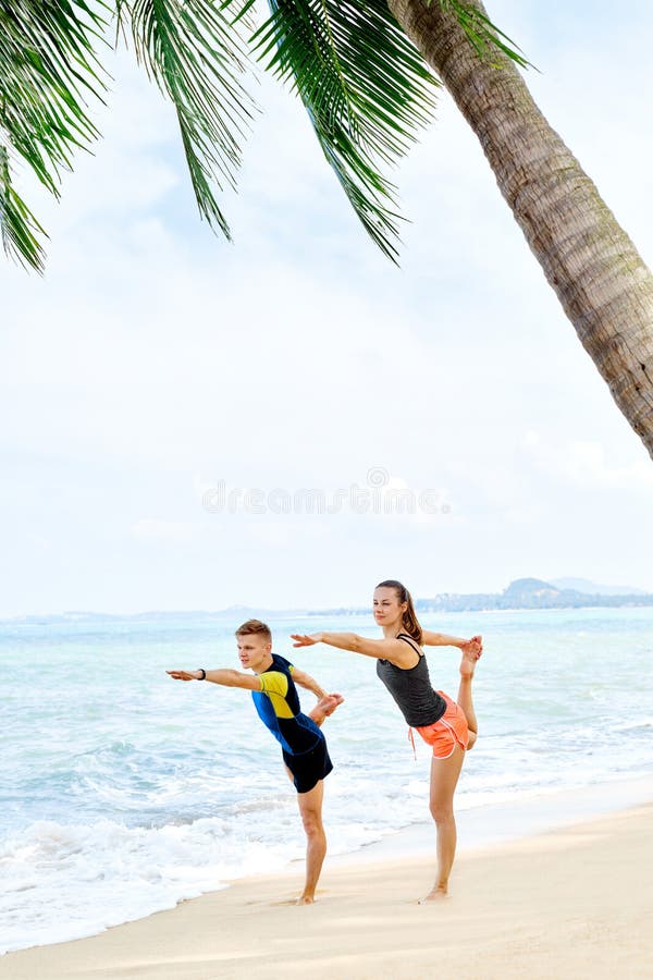 Pareja De Fitness Con Ropa Deportiva DespuÃ©s De Hacer Ejercicio