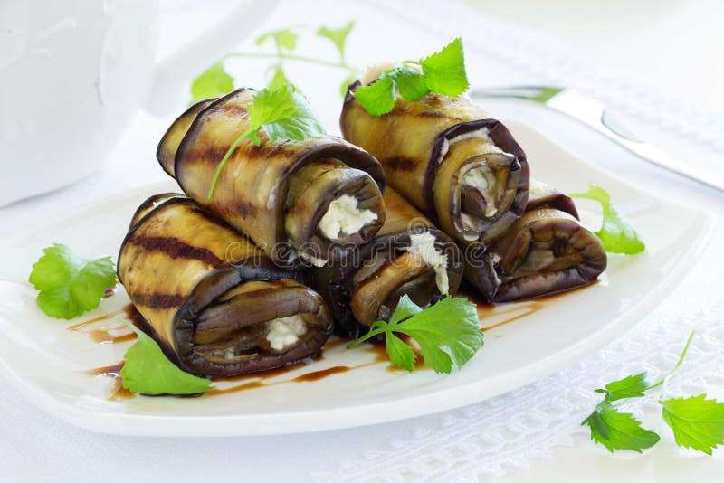 Apéritif des petits pains d'aubergine photo stock Apéritif des petits pains d'aubergine photo stock