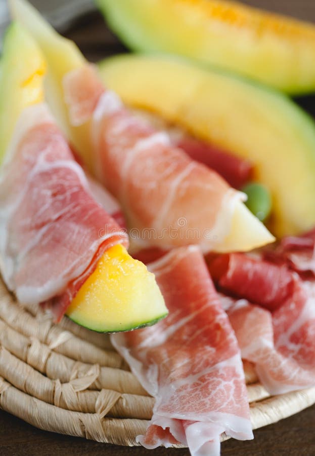 Apéritif italien - melon frais et jambon de Parme délicieux photographie stock Apéritif italien - melon frais et jambon de Parme délicieux photographie stock