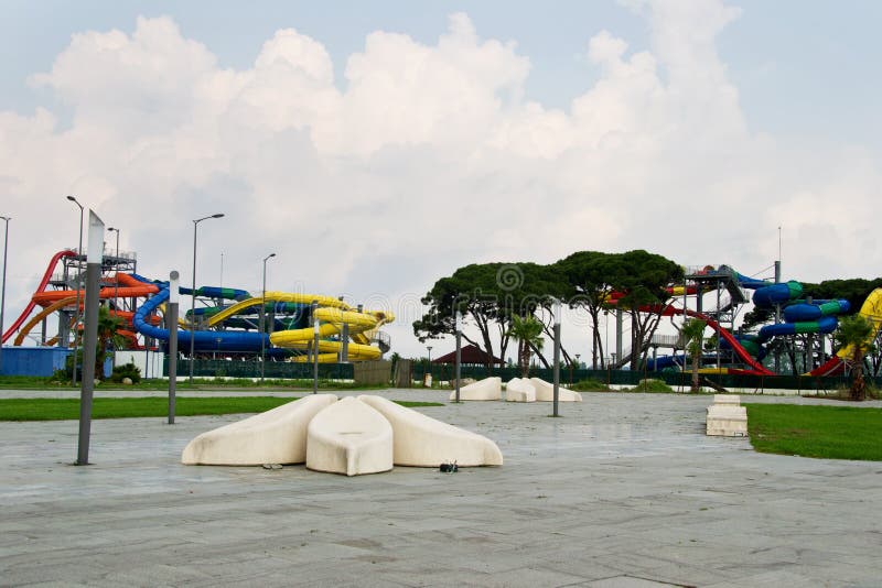 Download Aquapark, Nowożytny Miejsce Publiczne Dla Siedzenia Obraz Stock - Obraz złożonej z wakacje, aktywność: 57657623