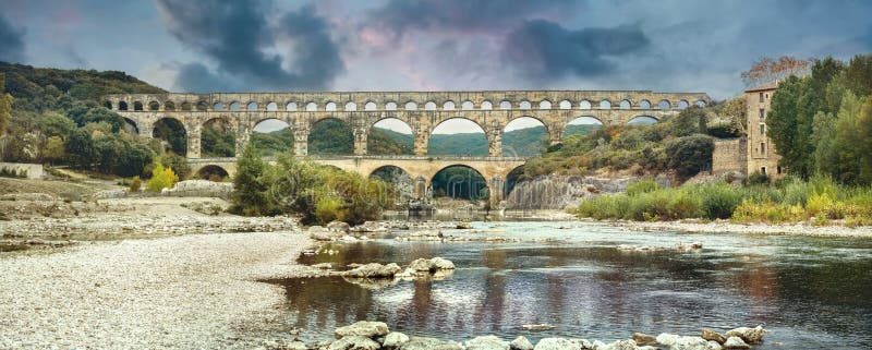 Aquedotto romano antico di Pont du il Gard La Francia, Provenza fotografia stock Aquedotto romano antico di Pont du il Gard La Francia, Provenza fotografia stock