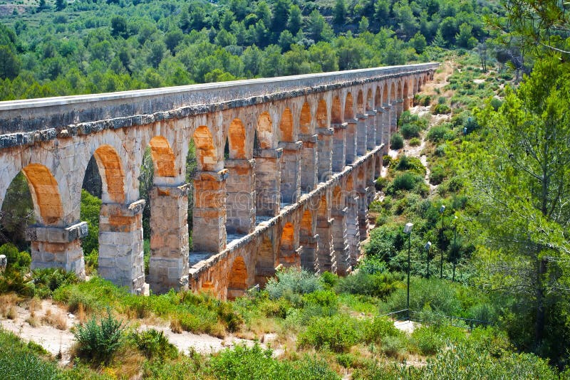Aqueduto romano em Tarragona fotografia de stock Aqueduto romano em Tarragona fotografia de stock