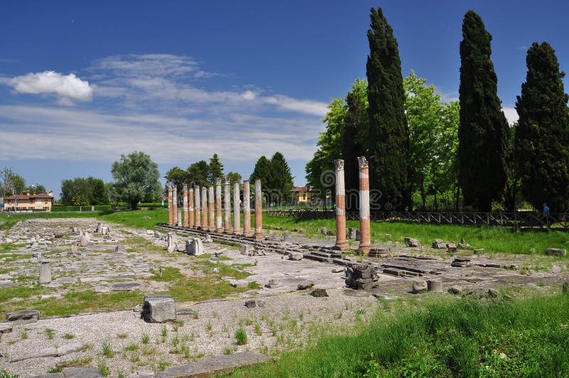Aquileia, Friuli Venezia Giulia, Italia Rovine romane fotografia stock Aquileia, Friuli Venezia Giulia, Italia Rovine romane fotografia stock