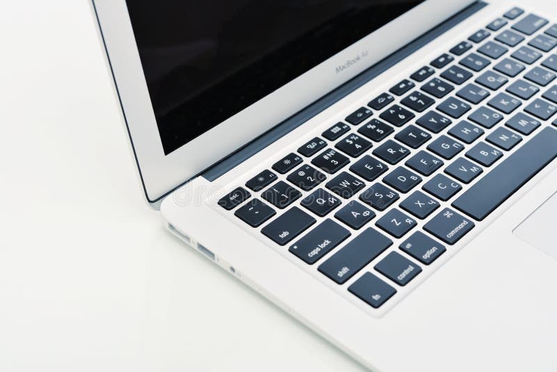 Ar cedo 2014 de Apple MacBook fotografia de stock royalty free Ar cedo 2014 de Apple MacBook fotografia de stock royalty free