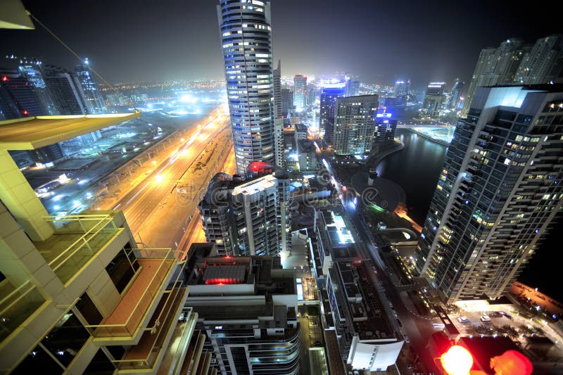 Araba Dubaju emiratów nocy linia horyzontu najważniejszym