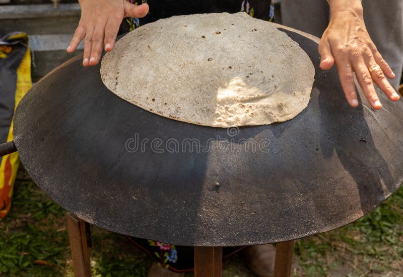 https://thumbs.dreamstime.com/b/arabian-female-person-prepare-flatbread-other-names-pita-lavash-lafa-parantha-roti-chapati-hot-saj-241468104.jpg